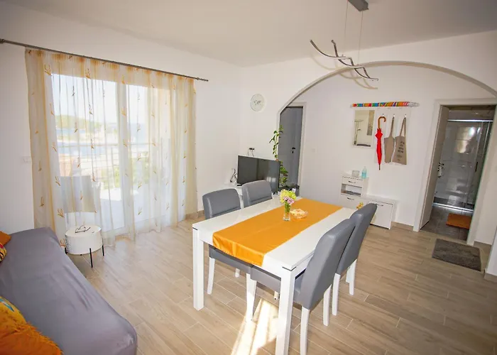 Kate Apartment Vis